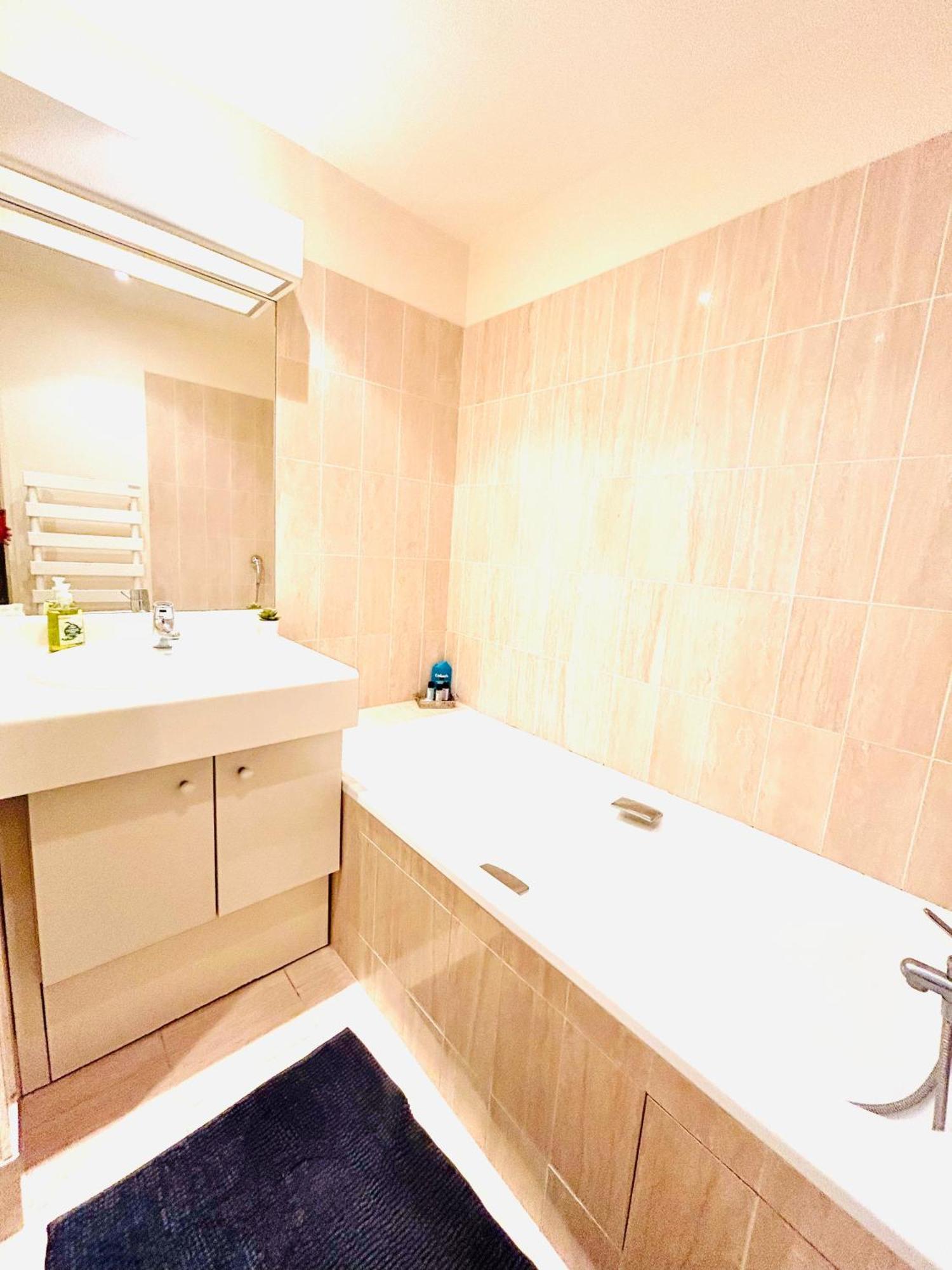 Superbe Appartement Terrasse 르발루아페레 외부 사진